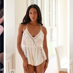 Waverles White Fabric Package